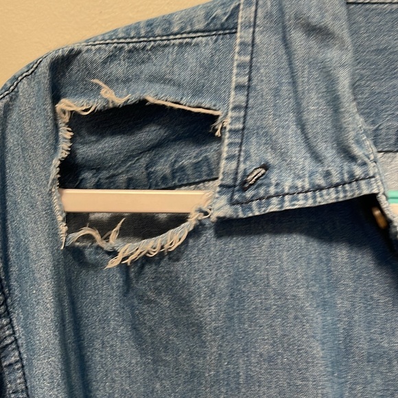Distressed lightweight denim shirt size large. - Picture 2 of 9